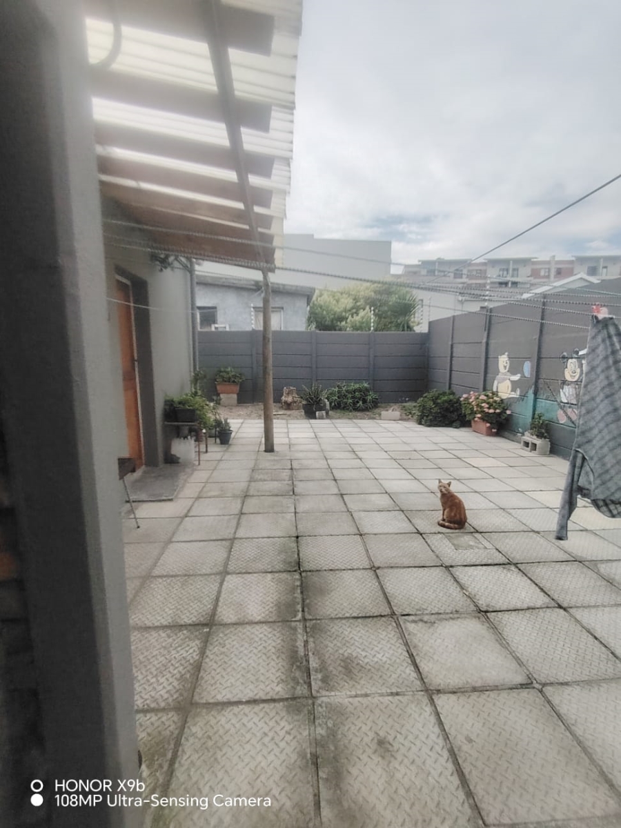 5 Bedroom Property for Sale in Wynberg Upper Western Cape